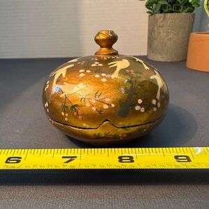 Vintage handpainted crafted Round trinket box w/doves & flowers India Kashmir